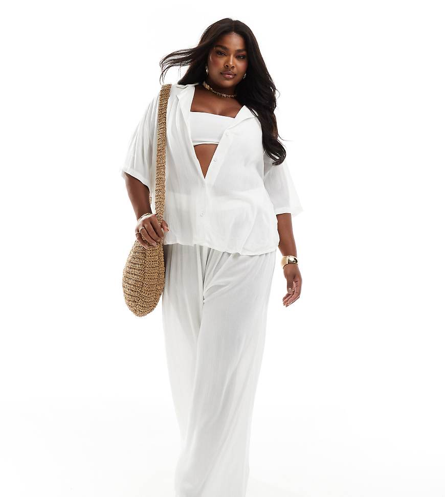 ASOS DESIGN Curve - Strandhose in Weiß mit weitem Schnitt und Knitterstruktur, Kombiteil-Neutral von ASOS Curve