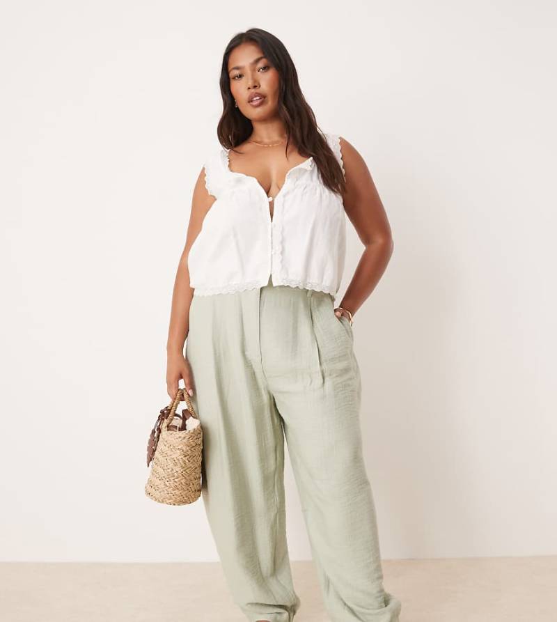 ASOS DESIGN Curve - Strukturierte Barrel-Hose in Salbeigrün von ASOS DESIGN