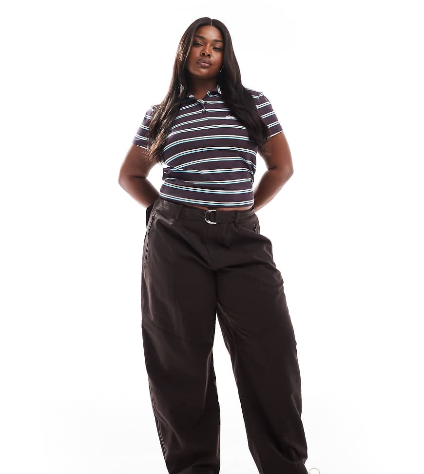 ASOS DESIGN Curve - Utility-Hose in verwaschenem Schokobraun mit Gürtel und Reißverschluss von ASOS DESIGN