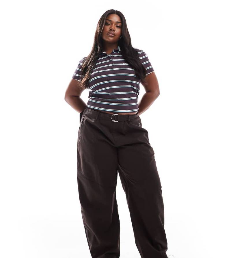 ASOS DESIGN Curve - Utility-Hose in verwaschenem Schokobraun mit Gürtel und Reißverschluss von ASOS DESIGN