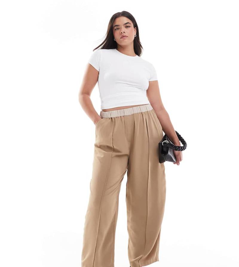 ASOS DESIGN Curve - Cropped Schlupfhose in Camel mit Kontrastbund-Braun von ASOS DESIGN