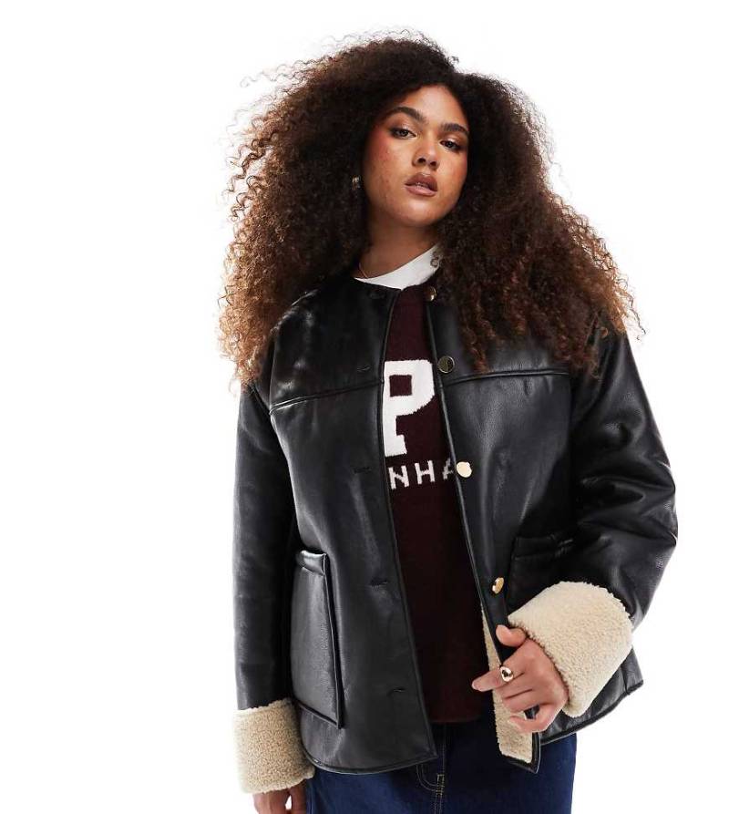 ASOS DESIGN Curve - Verstärkte, kragenlose Jacke in Schwarz mit Teddyfell von ASOS DESIGN