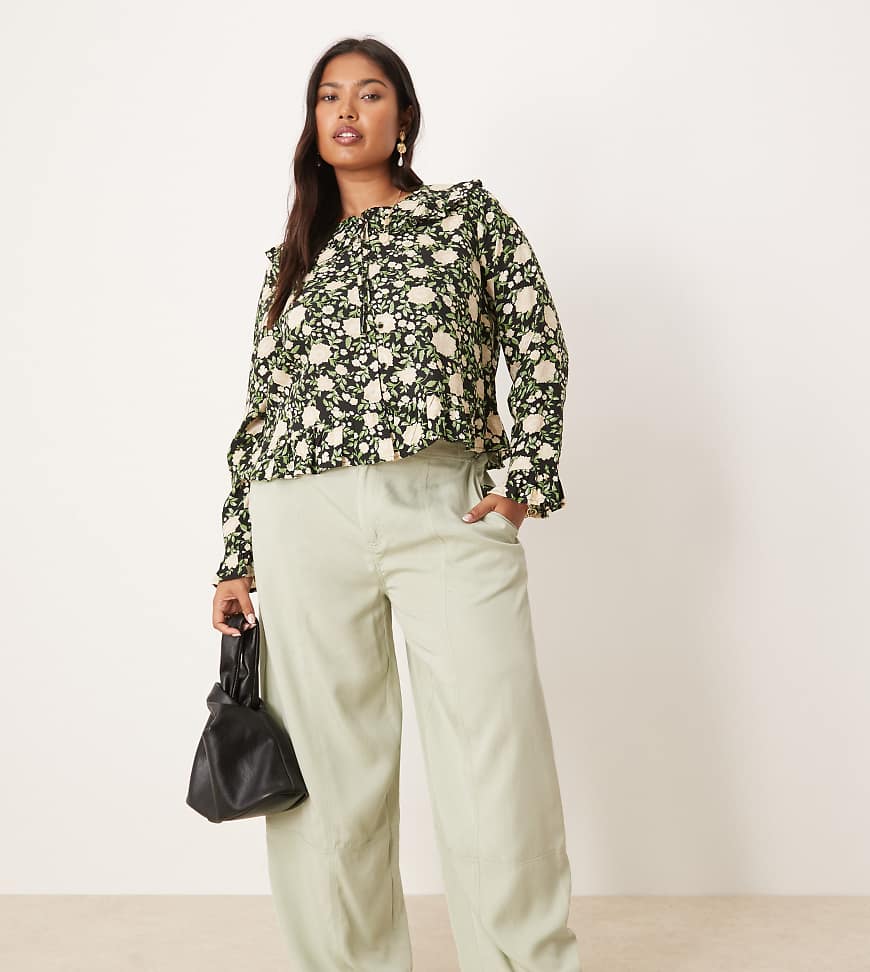 ASOS DESIGN Curve - Weiche Barrel-Hose in Salbeigrün mit mit abgerundetem Beinschnitt und Ziernaht ASOS DESIGN Curve - Weiche Barrel-Hose in Salbeigrün mit mit abgerundetem Beinschnitt und Ziernaht von ASOS DESIGN