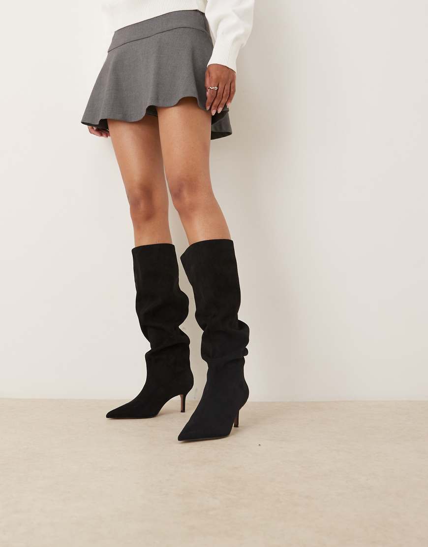 ASOS DESIGN - Cydney - Lässige, kniehohe Stiefel zum Reinschlüpfen aus Wildlederimitat in Schwarz ASOS DESIGN - Cydney - Lässige, kniehohe Stiefel zum Reinschlüpfen aus Wildlederimitat in Schwarz von ASOS DESIGN