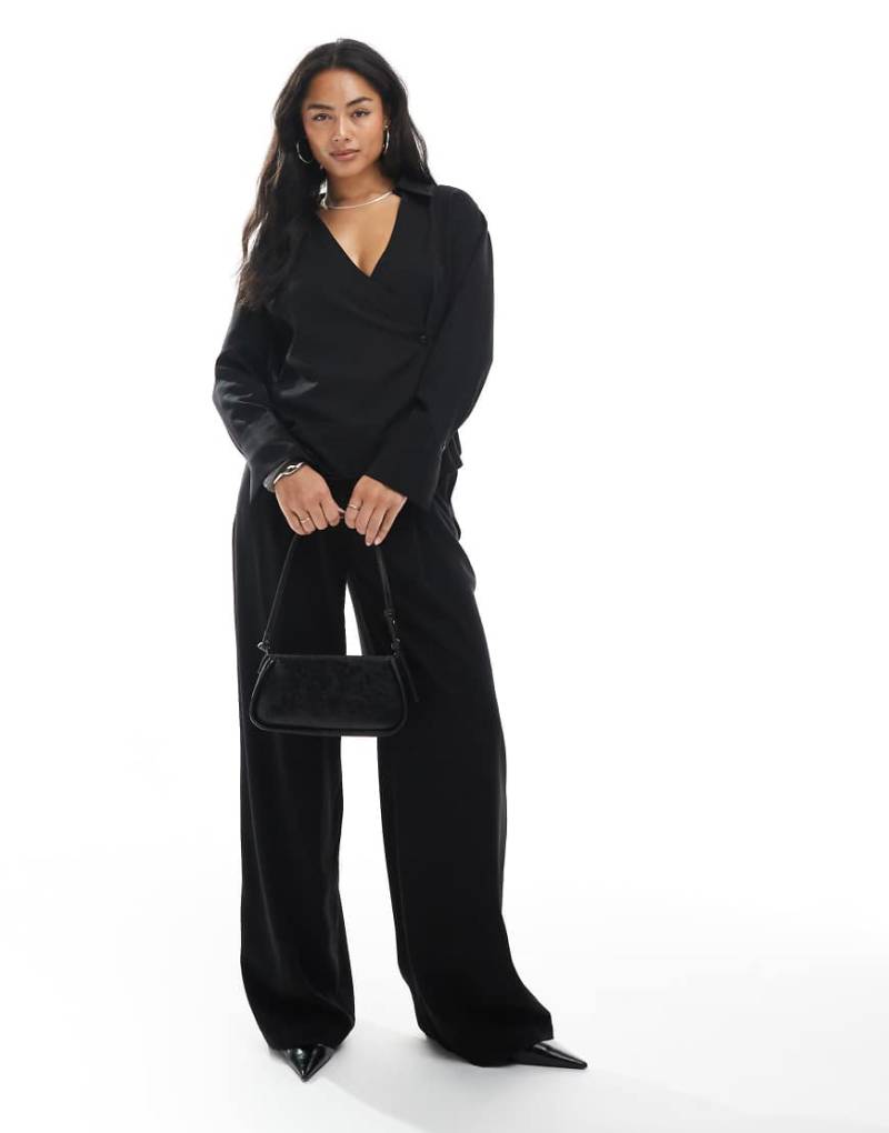 ASOS DESIGN - Dad-Hose aus Lyocell in Schwarz mit weitem Bein, Kombiteil von ASOS DESIGN