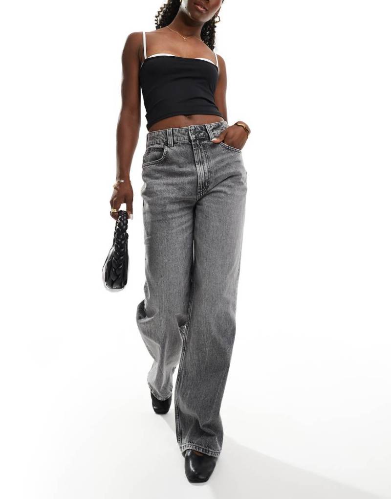 ASOS DESIGN - Dad-Jeans in Grau mit weitem Schnitt von ASOS DESIGN