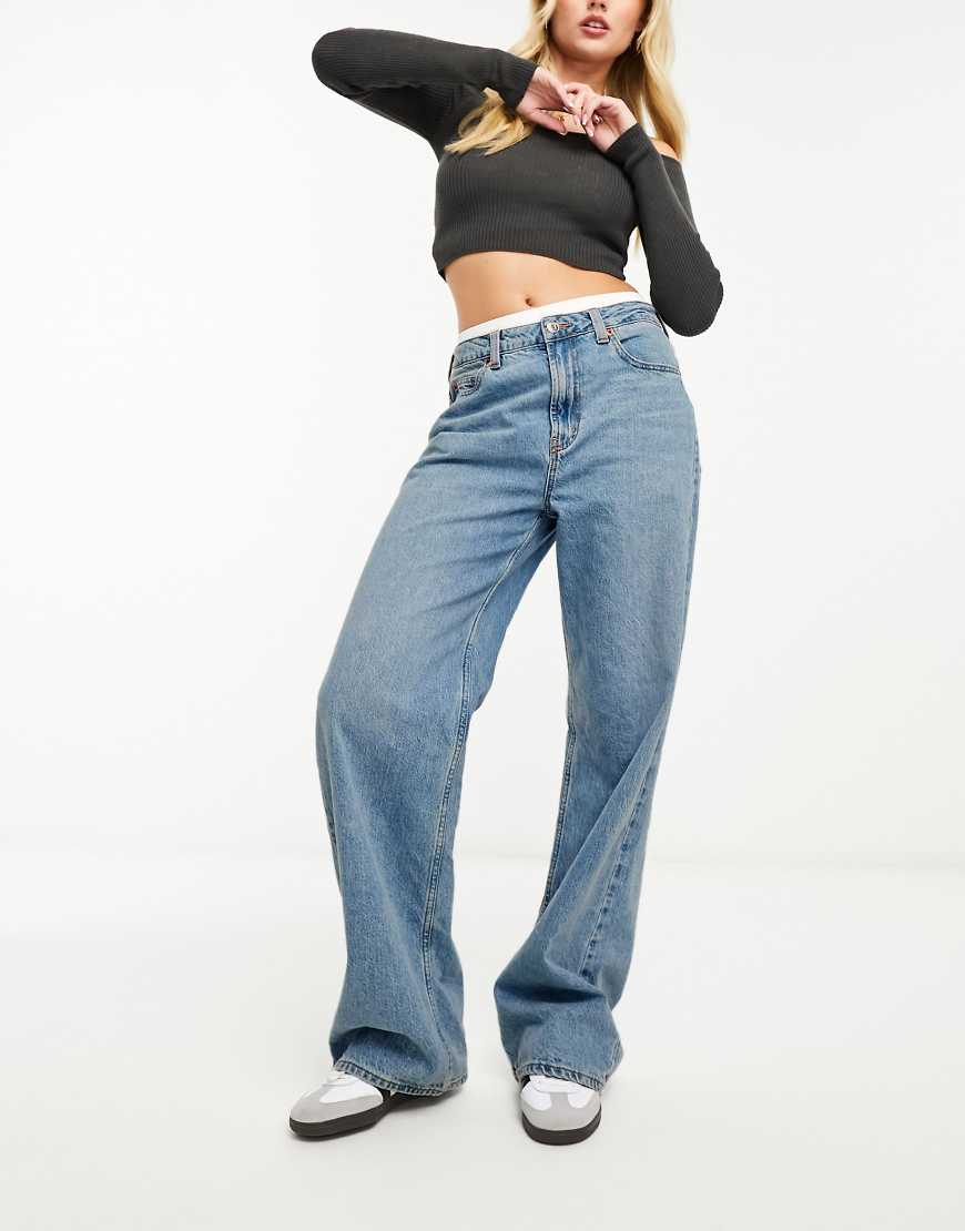 ASOS DESIGN - Dad-Jeans in Mittelblau mit weitem Schnitt ASOS DESIGN - Dad-Jeans in Mittelblau mit weitem Schnitt von ASOS DESIGN
