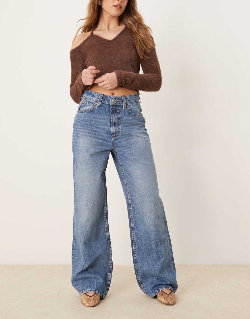 ASOS DESIGN - Dad-Jeans in Mittelblau mit weitem Schnitt ASOS DESIGN - Dad-Jeans in Mittelblau mit weitem Schnitt von ASOS DESIGN