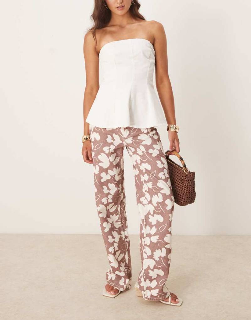 ASOS DESIGN - Dad-Jeans in Rosa mit Blumenprint-Braun von ASOS DESIGN
