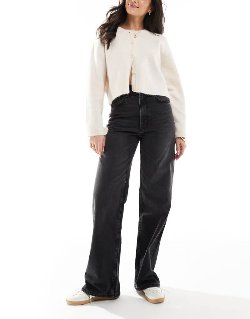ASOS DESIGN - Dad-Jeans in verwaschenem Schwarz von ASOS DESIGN