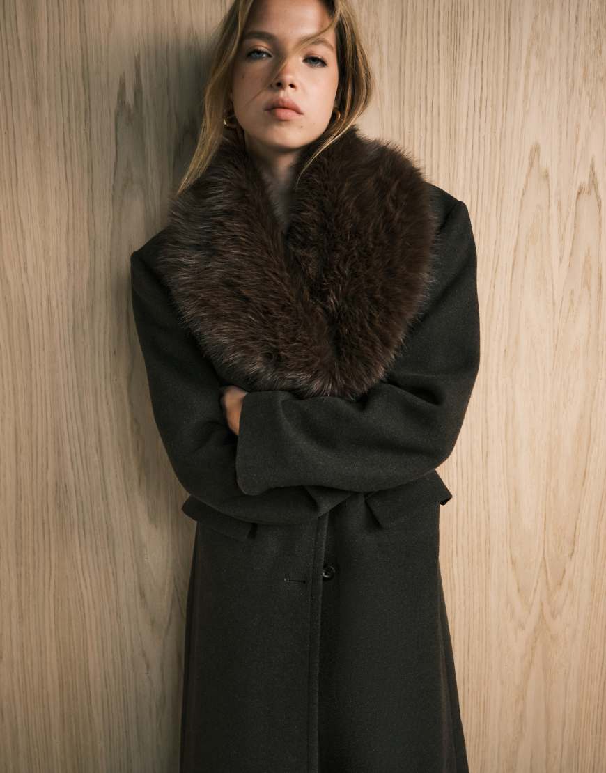 ASOS DESIGN - Dad-Mantel aus Wollmix in Schokobraun mit Kunstpelzkragen-Schwarz von ASOS DESIGN