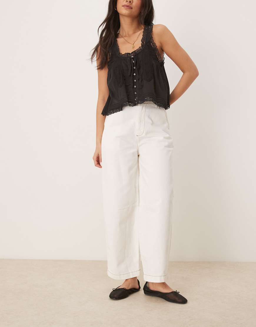 ASOS DESIGN - Denim-Hose in Ecru mit abgerundetem Beinschnitt-Weiß von ASOS DESIGN