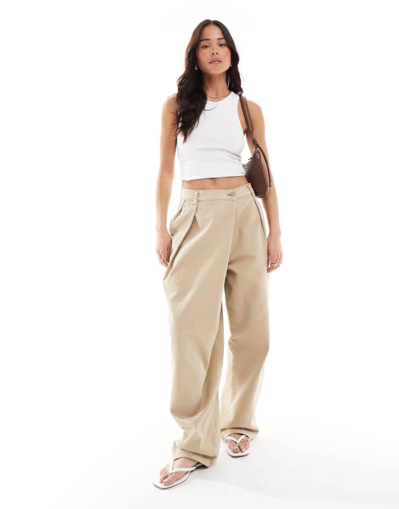 ASOS DESIGN - Denim-Jeans in hellem Sand mit weitem Bein und Wickeldetail-Neutral von ASOS DESIGN