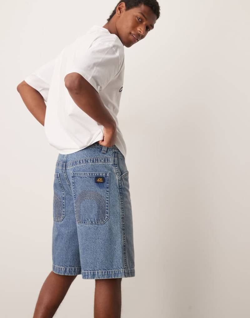 ASOS DESIGN - Denim-Jorts in hellblauer Waschung mit bestickten Taschen von ASOS DESIGN