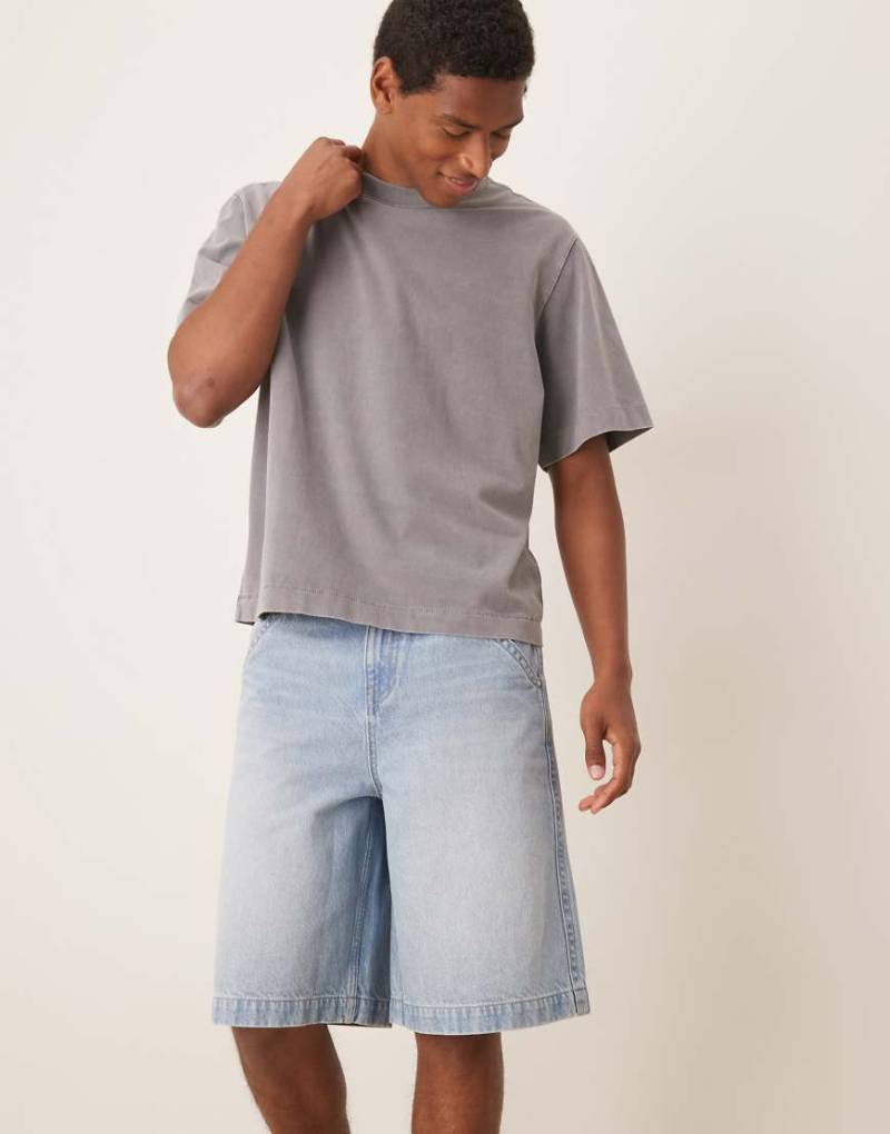 ASOS DESIGN - Denim-Jorts in mittelblauer Waschung mit bestickten Taschen von ASOS DESIGN