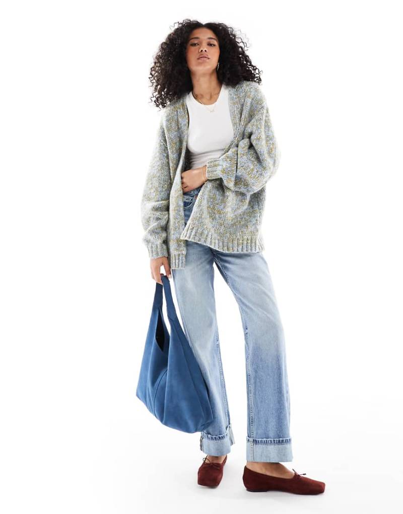 ASOS DESIGN - Dicke, offene Oversize-Strickjacke in Blau-Bunt von ASOS DESIGN