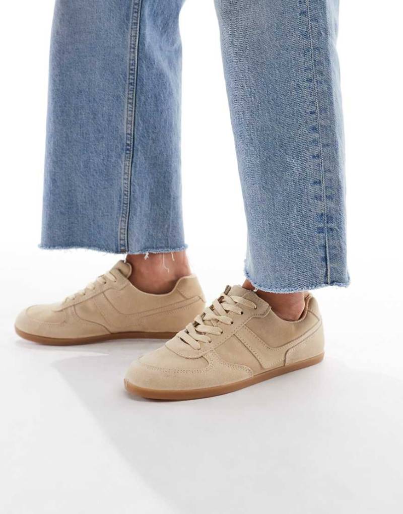 ASOS DESIGN - Diligent - Schmale Wildleder-Sneaker zum Schnüren in Sand-Neutral von ASOS DESIGN
