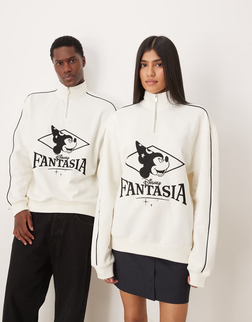 ASOS DESIGN - Disney Fantasia - Lässiger Pullover in Weiß mit 1/4-Reißverschluss und Mickey-Mouse-Stickerei-Blau von ASOS DESIGN