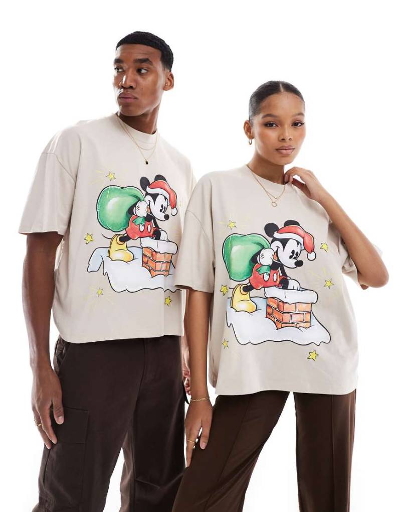 ASOS DESIGN - Disney - Kastiges Oversize-T-Shirt in Beige mit weihnachtlichen „Mickey Mouse"-Prints-Neutral von ASOS DESIGN