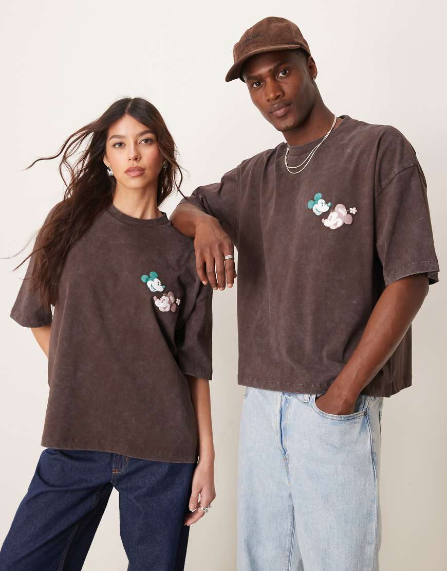 ASOS DESIGN - Disney - Kastiges Oversize-T-Shirt in verwaschenem Braun mit „Mickey and Minnie Mouse"-Print ASOS DESIGN - Disney - Kastiges Oversize-T-Shirt in verwaschenem Braun mit „Mickey and Minnie Mouse"-Print von ASOS DESIGN