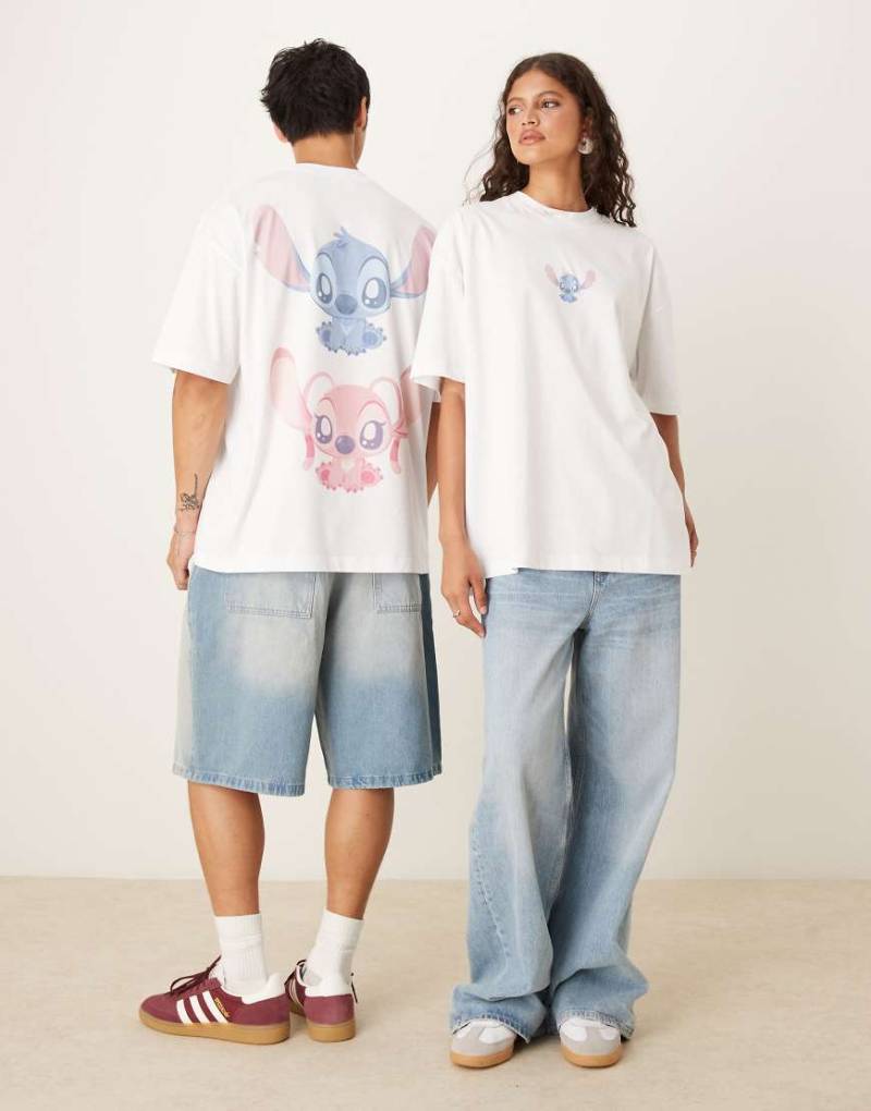 ASOS DESIGN - Disney - Unisex-T-Shirt in Weiß mit „Stitch and Angel"-Print mit Oversize-Schnitt von ASOS DESIGN