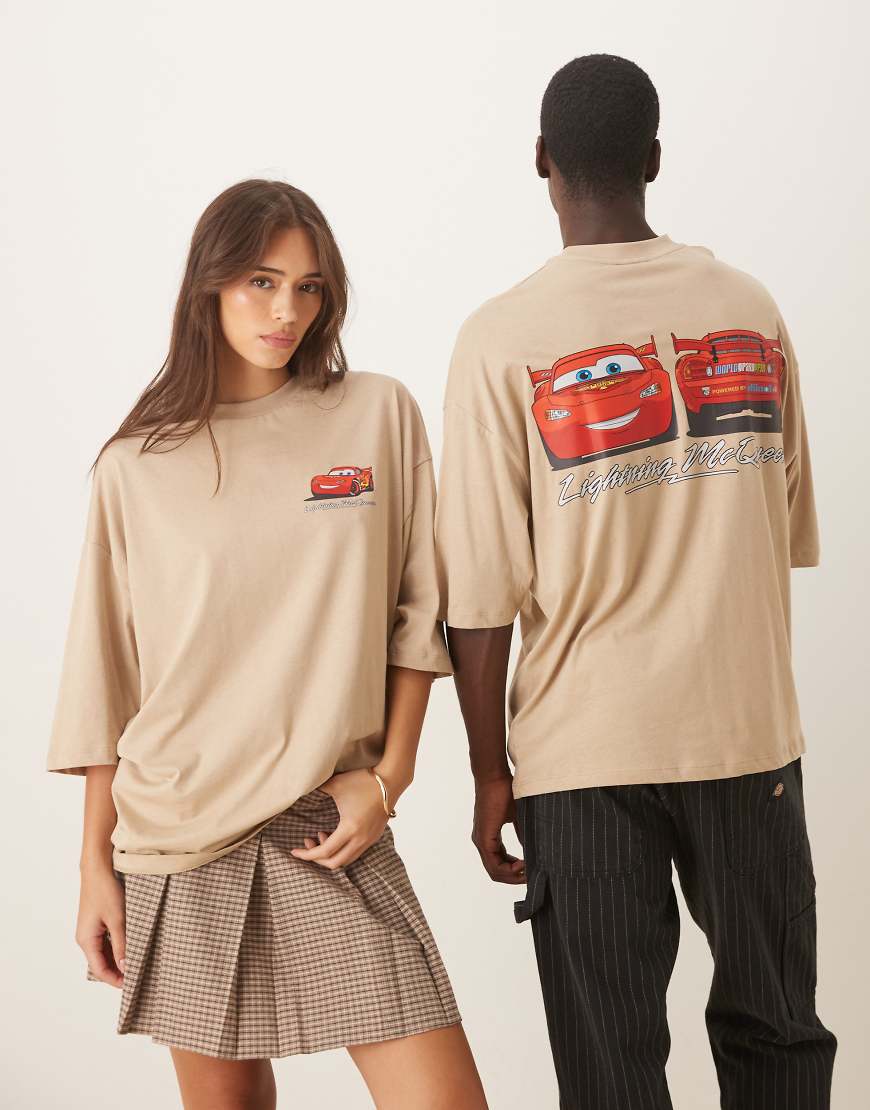 ASOS DESIGN - Disney Pixar - Oversize-T-Shirt in Beige mit „Lightning McQueen"-Prints im Unisex-Stil-Neutral von ASOS DESIGN