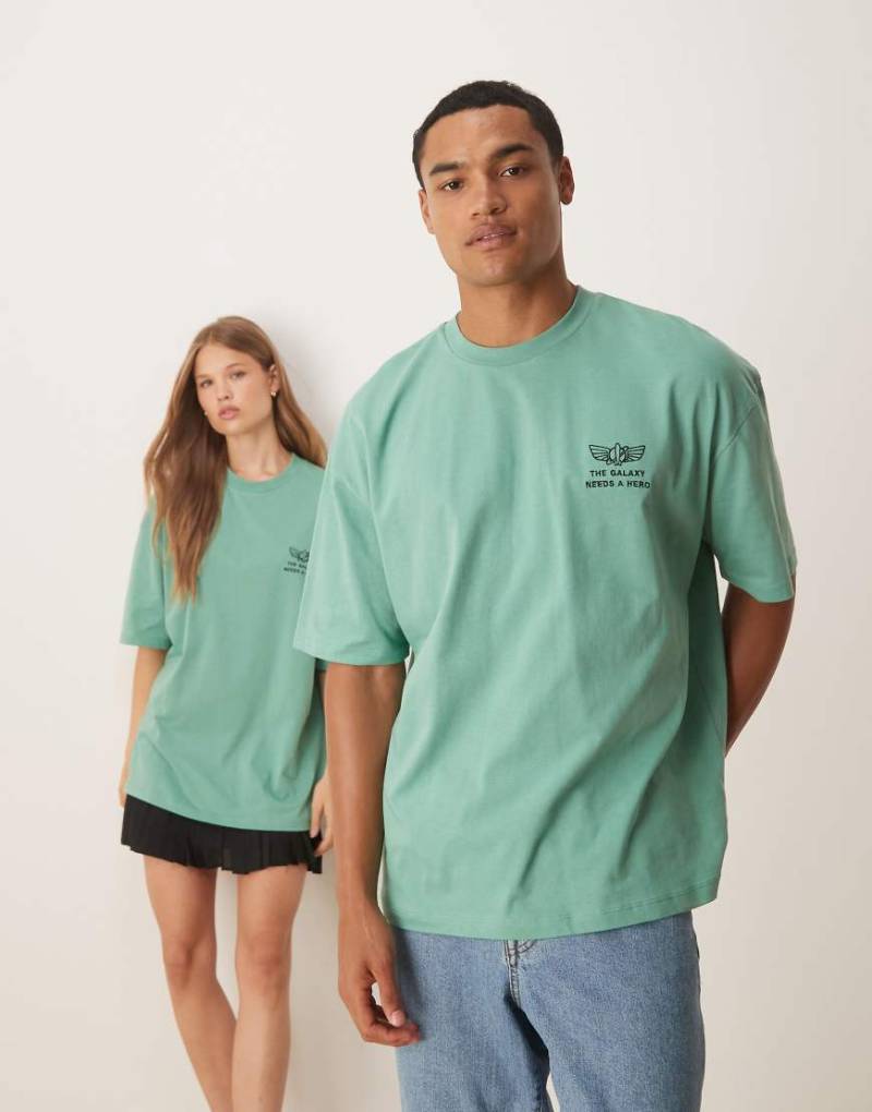 ASOS DESIGN - Disney Pixar - Unisex-T-Shirt in Grün mit „Buzz Lightyear"-Toy Story-Prints im Oversize-Schnitt von ASOS DESIGN