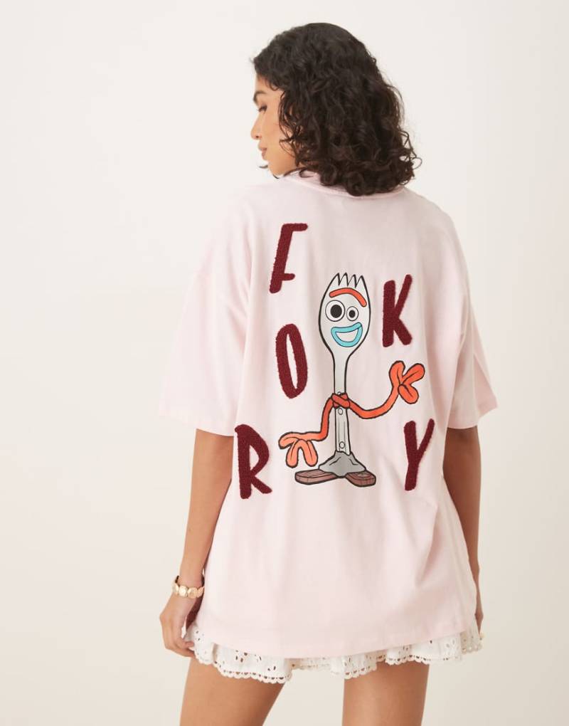 ASOS DESIGN - Disney Pixar - Oversize-T-Shirt in Hellrosa mit Toy-Story-Print von ASOS DESIGN