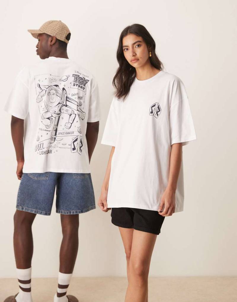 ASOS DESIGN - Disney Pixar - Unisex Oversize-T-Shirt in Weiß mit „Buzz Lightyear"-Prints von ASOS DESIGN
