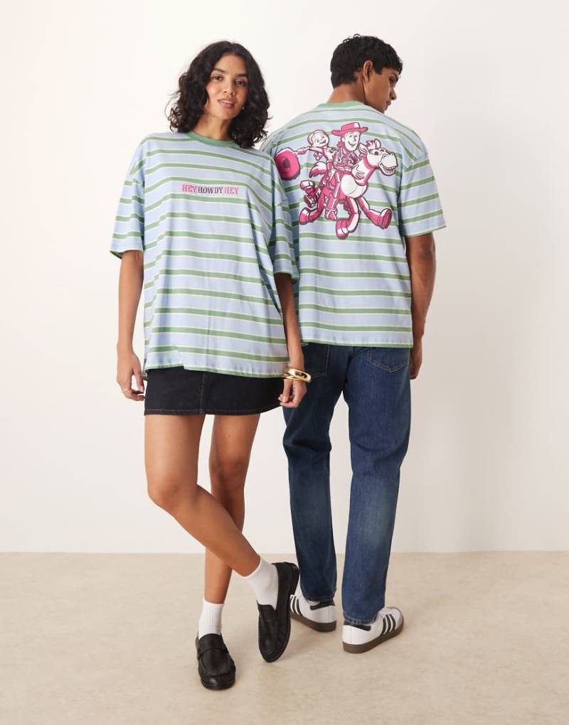 ASOS DESIGN - Disney Pixar - Unisex-T-Shirt in Grün mit Oversize-Schnitt, Nadelstreifen und „Jessie Toy Story"-Print von ASOS DESIGN