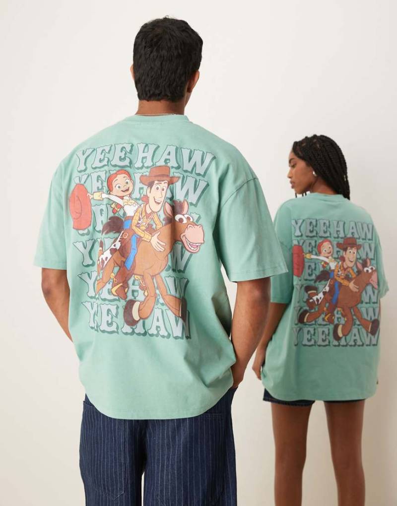 ASOS DESIGN - Disney Pixar - Unisex-T-Shirt in verwaschenem Grün mit „Toy Story"-Prints und Oversize-Passform von ASOS DESIGN
