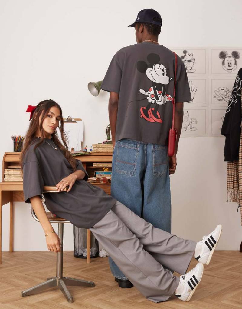 ASOS DESIGN - Disney - Schweres Unisex-T-Shirt in Anthrazit mit Oversize-Schnitt und „Minnie Mouse"-Prints-Grau von ASOS DESIGN