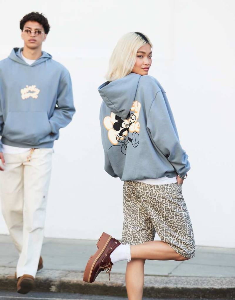 ASOS DESIGN - Disney - Unisex - Boxy Fit Kapuzenpullover in Grau mit „Micky Mouse"-Prints von ASOS DESIGN