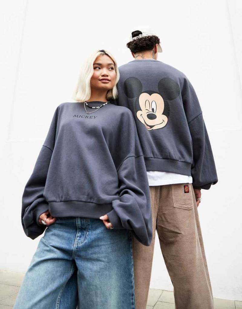 ASOS DESIGN - Disney - Unisex - Extrem-Oversize-Sweatshirt in Anthrazit mit „Mickey Mouse"-Aufdruck-Grau von ASOS DESIGN