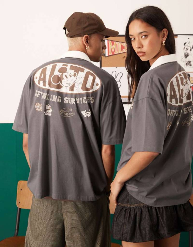 ASOS DESIGN - Disney - Unisex-Polohemd in Dunkellila mit „Mickey Mouse"-Print und Oversize-Schnitt von ASOS DESIGN