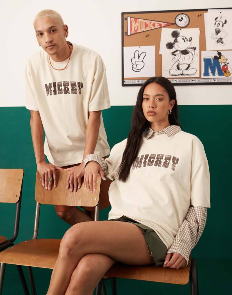 ASOS DESIGN - Disney - Unisex-T-Shirt in Beige mit „Mickey Mouse"-Print und Oversize-Schnitt-Neutral von ASOS DESIGN