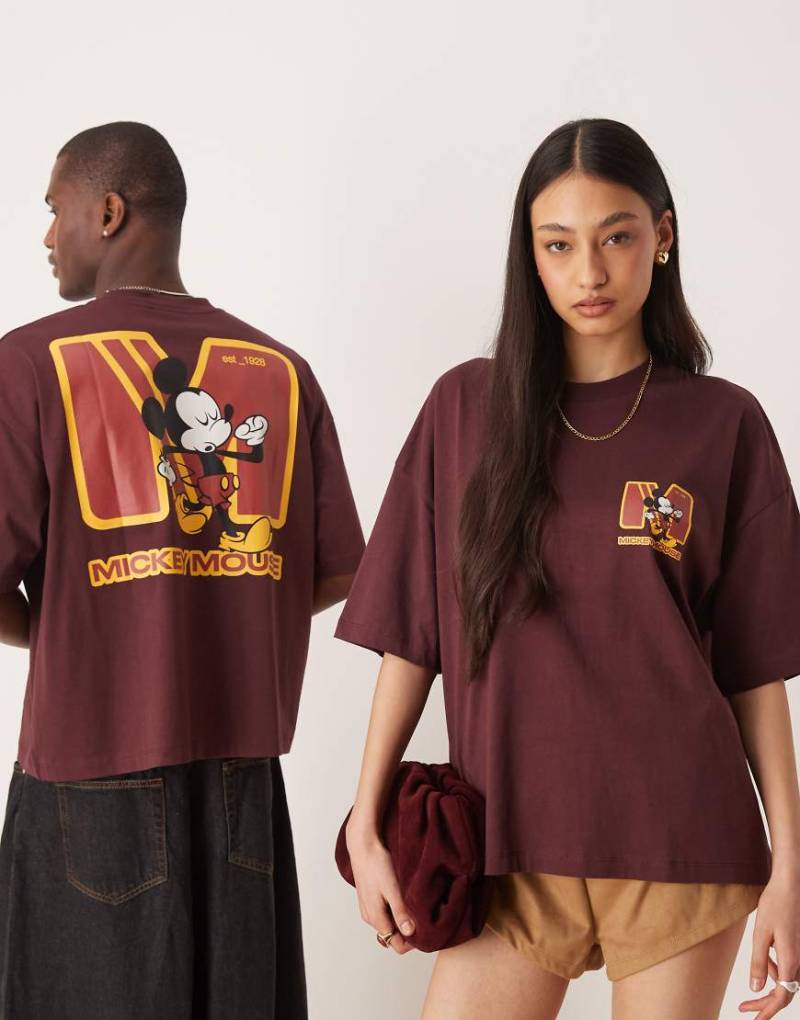 ASOS DESIGN - Disney - Unisex-T-Shirt in Braun mit kastigem Oversize-Schnitt und „Mickey Mouse"-Prints von ASOS DESIGN