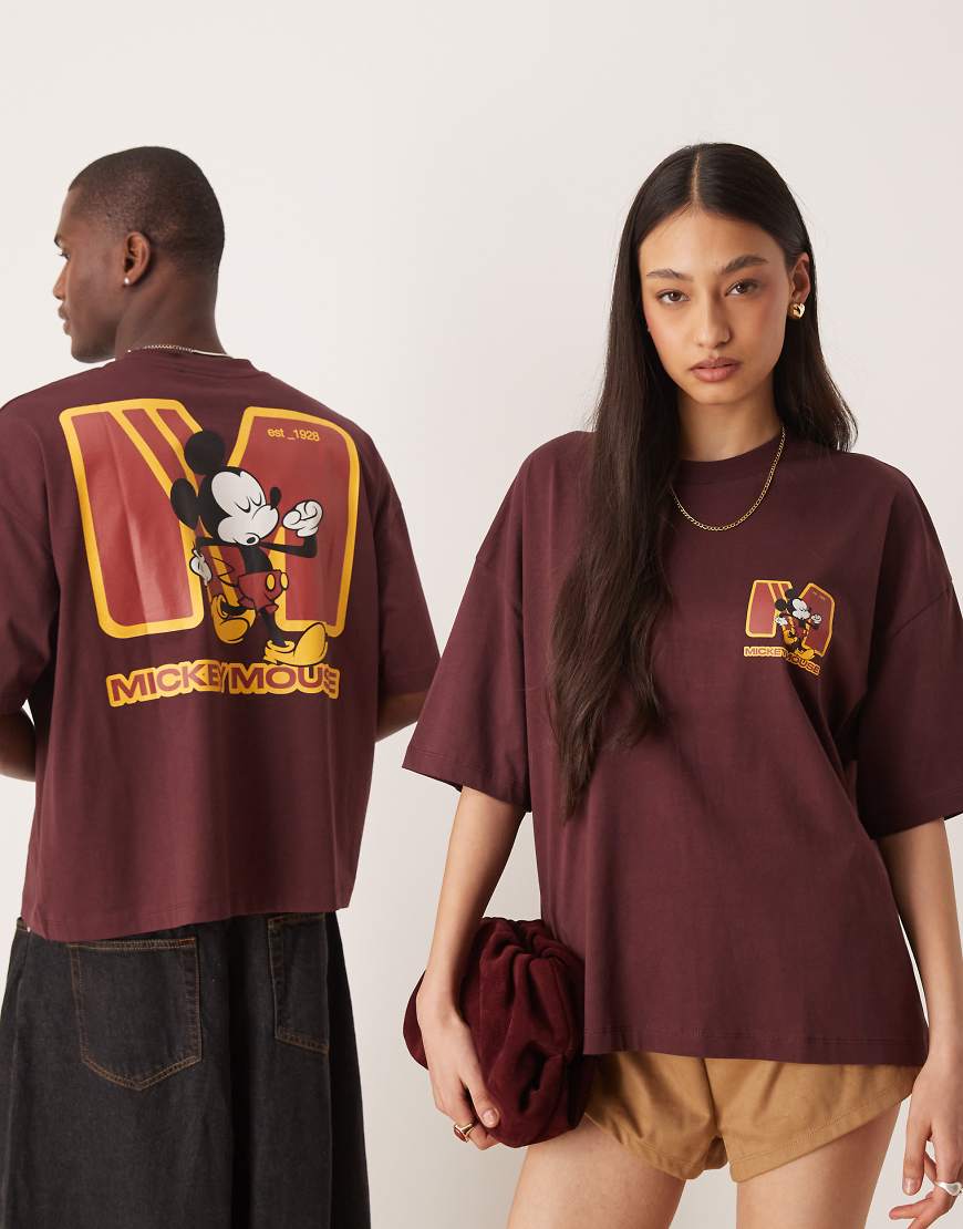 ASOS DESIGN - Disney - Unisex-T-Shirt in Braun mit kastigem Oversize-Schnitt und „Mickey Mouse"-Prints ASOS DESIGN - Disney - Unisex-T-Shirt in Braun mit kastigem Oversize-Schnitt und „Mickey Mouse"-Prints von ASOS DESIGN