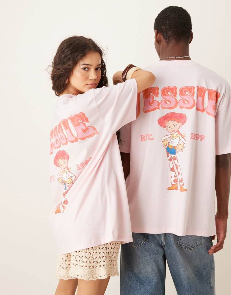 ASOS DESIGN - Disney Pixar - Unisex-T-Shirt in Rosa mit Oversize-Schnitt und „Toy Story Jessie"-Prints von ASOS DESIGN