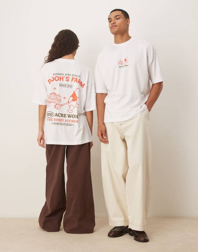 ASOS DESIGN - Disney - Unisex-T-Shirt in Weiß mit Oversize-Passform und Pu der Bär-Grafikprints von ASOS DESIGN