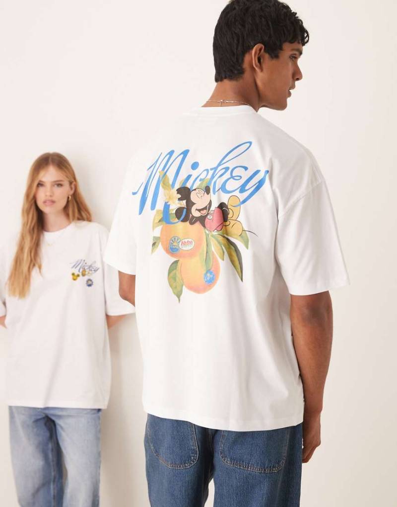 ASOS DESIGN - Disney - Unisex-T-Shirt in Weiß mit Oversize-Schnitt und „Mickey Mouse"-Obstprint von ASOS DESIGN