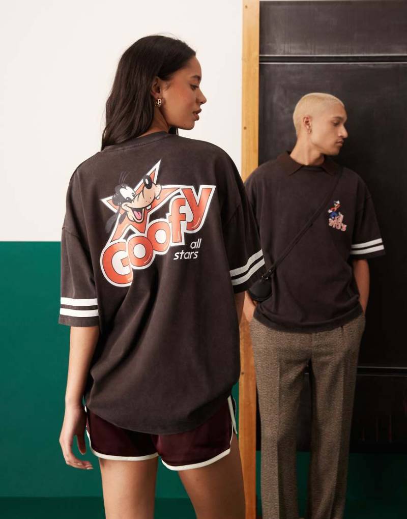ASOS DESIGN - Disney - Unisex-T-Shirt in verwaschenem Schwarz mit „Goofy"-Prints und Oversize-Schnitt von ASOS DESIGN