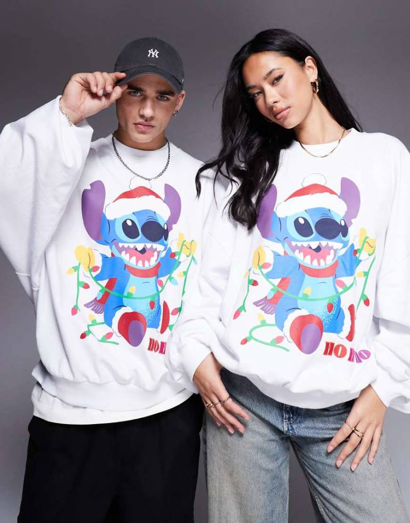 ASOS DESIGN - Disney - Weihnachten - Super-Oversize-Sweatshirt in Weiß mit „Stitch"-Print auf der Vorderseite von ASOS DESIGN