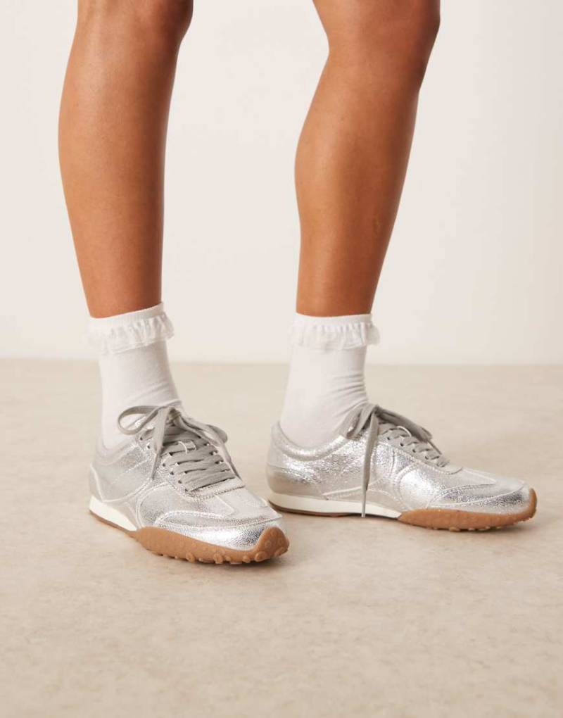 ASOS DESIGN - Dive - Sneaker zum Schnüren in Silber von ASOS DESIGN