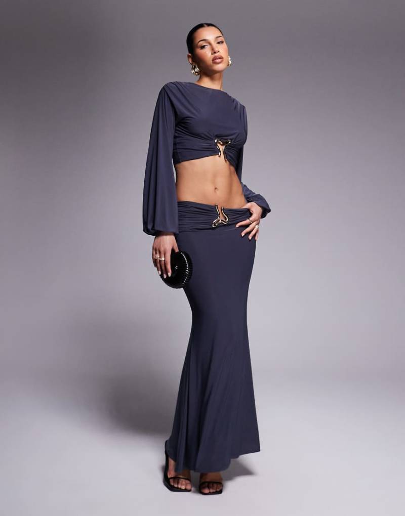 ASOS DESIGN - Drapierter Maxirock in Dunkelgrau mit Detail in Gold, Kombiteil von ASOS DESIGN