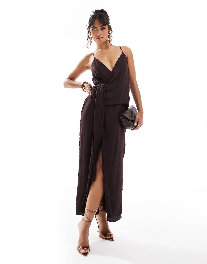 ASOS DESIGN - Drapiertes, gerafftes Midi-Trägerkleid in Aubergine-Grau von ASOS DESIGN