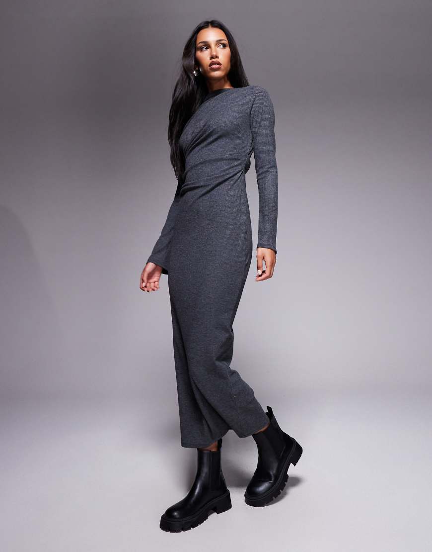 ASOS DESIGN - Drapiertes, geripptes Maxikleid in Anthrazit-Grau von ASOS DESIGN