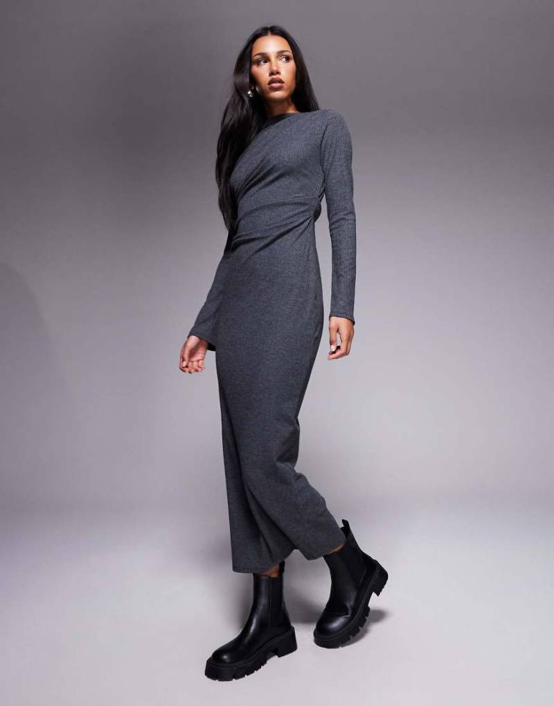 ASOS DESIGN - Drapiertes, geripptes Maxikleid in Anthrazit-Grau von ASOS DESIGN