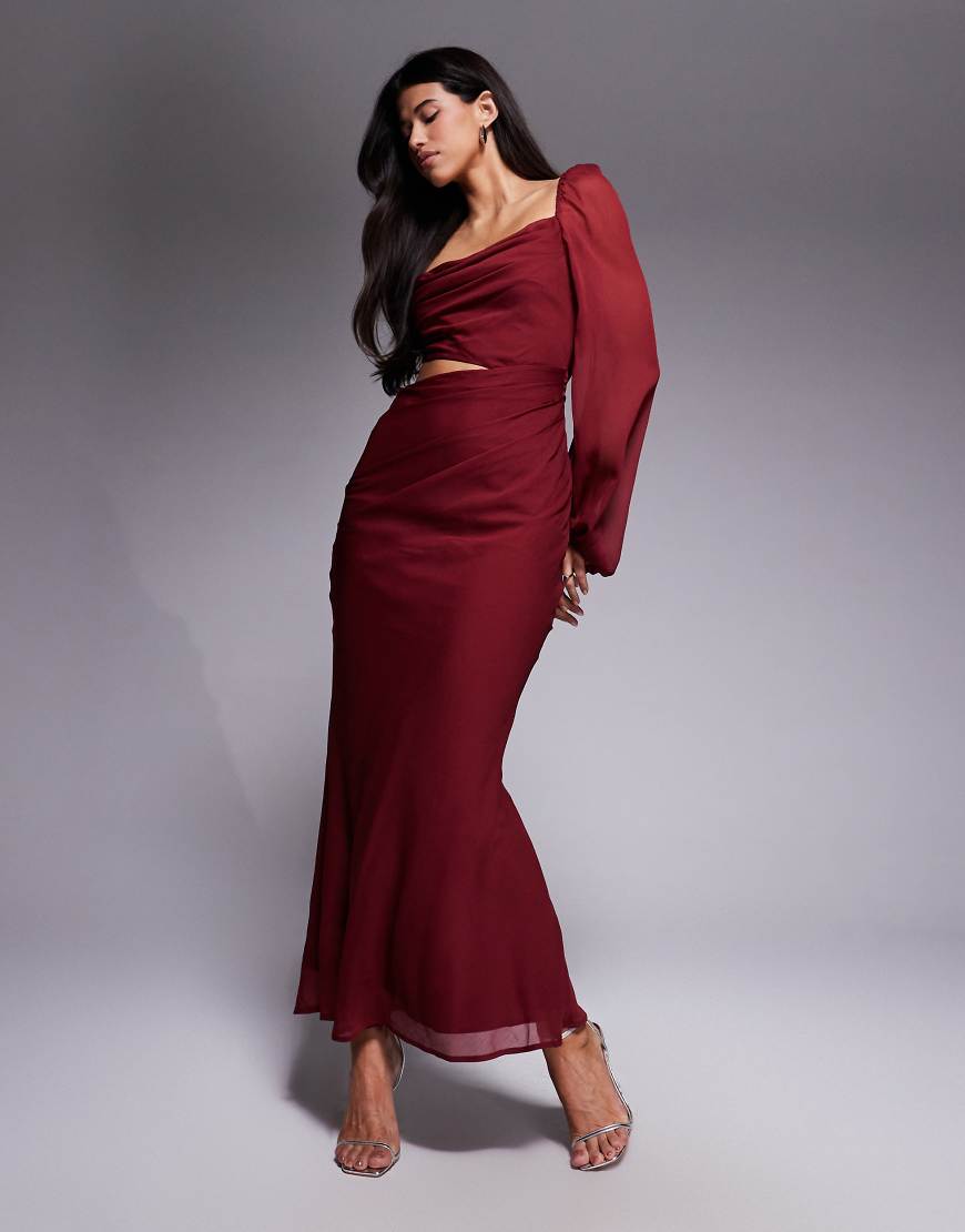 ASOS DESIGN - Drapiertes Maxikleid in Maulbeerrot mit Zierausschnitt und Blousonärmeln von ASOS DESIGN