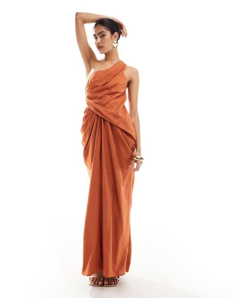 ASOS DESIGN - Drapiertes Maxikleid in Rostrot mit weitem Rock und One-Shoulder-Träger-Orange von ASOS DESIGN
